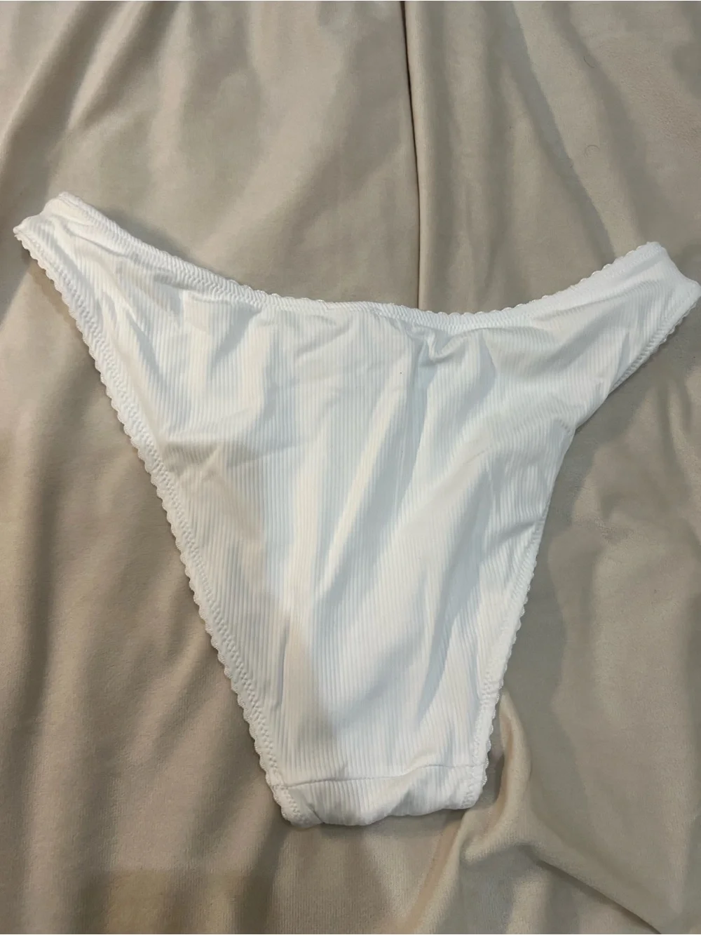 Frankies Bikinis classic white